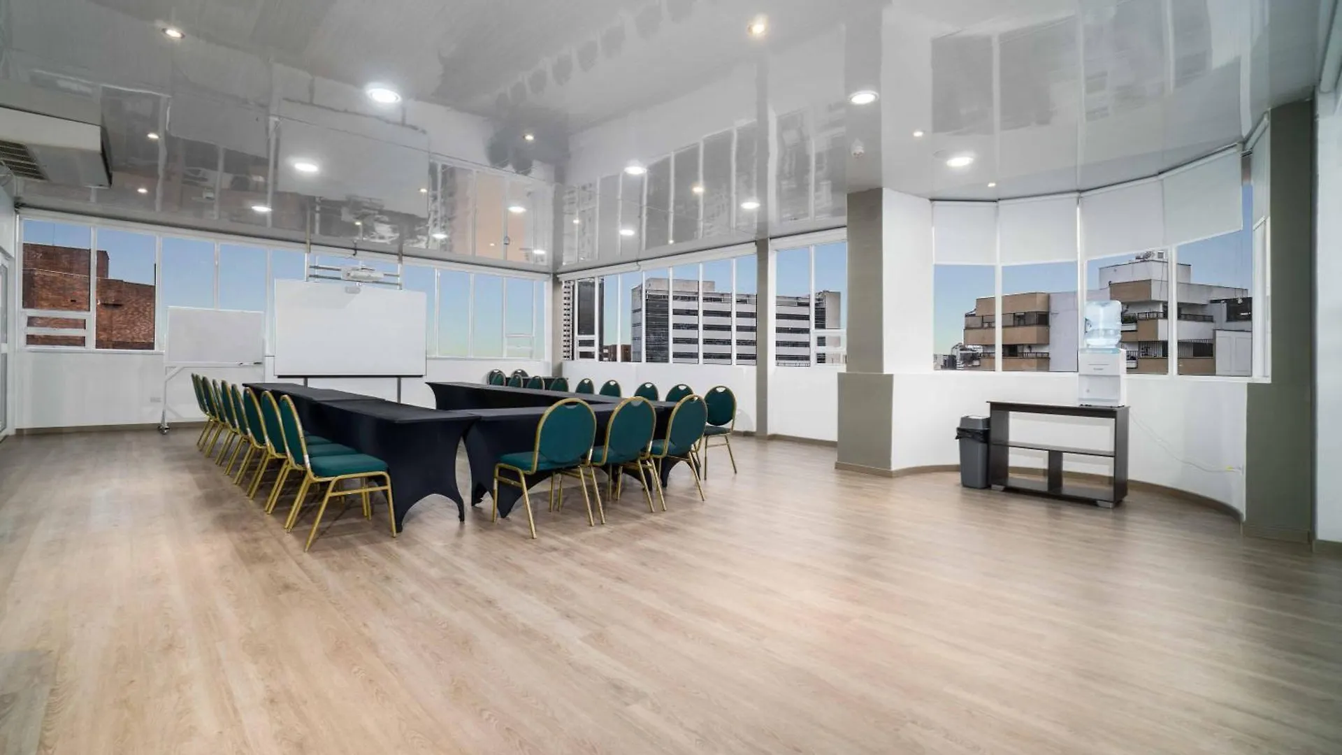 Azor Hotel Cali Versalles